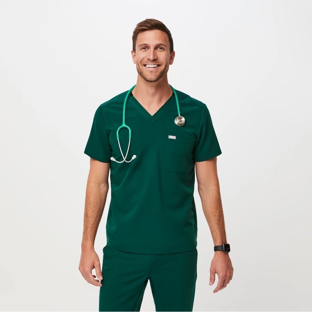 FIGS Leon Green Set of Scrubs Shirt and Joggers Men’s Size XL